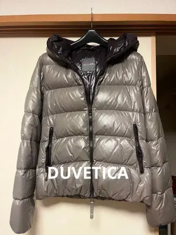 DUVETICA 그레이 후드 부착 다운 자켓