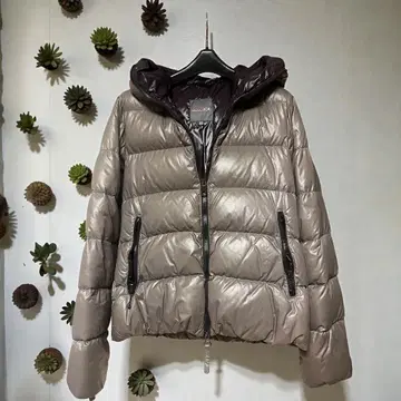 DUVETICA 그레이 후드 부착 다운 자켓