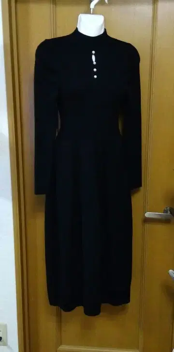 SAISON DE PAPILLON의 펄 장식 니트 원피스