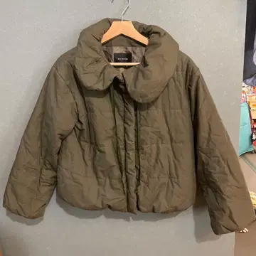 RAY BEAMS 올리브색 후드 부착 다운 자켓