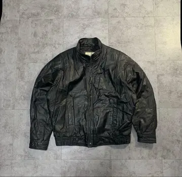 80s short blk real leather bomber jacket