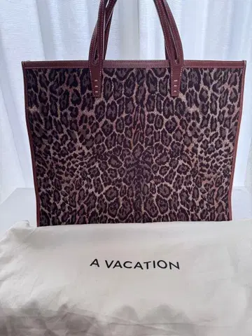 [ 새상품급 ] A VACATION 아바케이션 토트백 레오파드