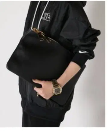 MUSE 블랙 가죽 클러치백 골드 지퍼