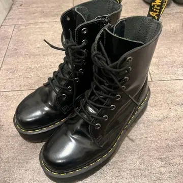 닥터마틴 8홀 통굽 제이든