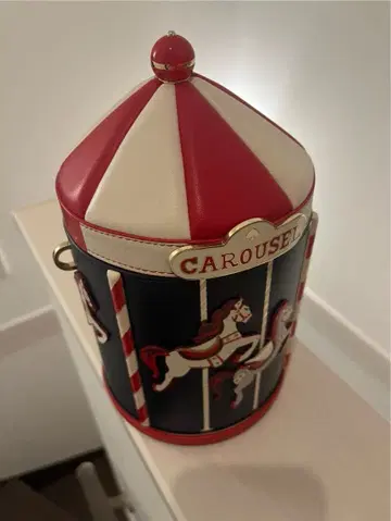 새상품 kate spade 회전목마 가죽 숄더백