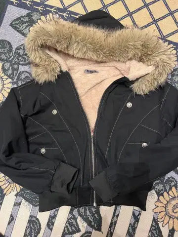 REKTREL 블랙 다운 자켓 M 사이즈