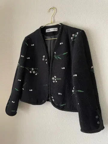 ZARA 자수 텍스처 자켓