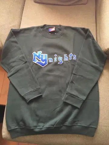 애니띵 스웨트 셔츠