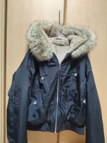 퍼 후드 부착 자켓