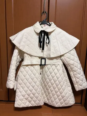 meltie 퀼팅 케이프 코트 화이트