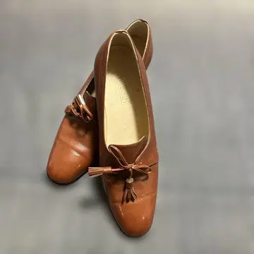 브라운 리본 포함 로퍼 중간 힐