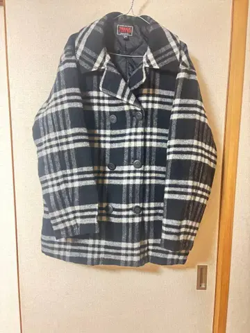 체크 무늬 피코트