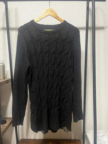 케이블 짜임 블랙 데미지 가공 니트