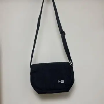 NEW ERA 블랙 숄더백
