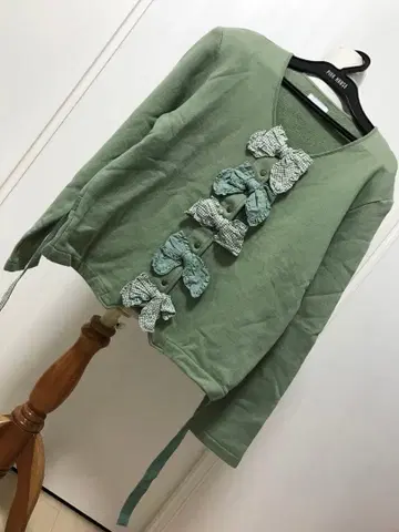 새상품급 원더풀 월드 리본 다수 티셔츠 가디건 그린 계열