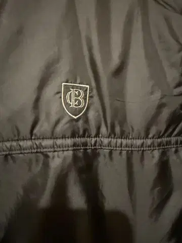 후드 부착 다운 자켓 블랙 카모플라쥬