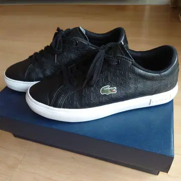 Lacoste 블랙 가죽 스니커즈 26cm