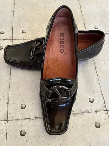 KISCO 로퍼 금장 장식 포함