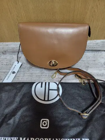 마르코 비앙키니 하프문 숄더백 브라운