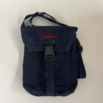 BRIEFING 네이비 숄더백