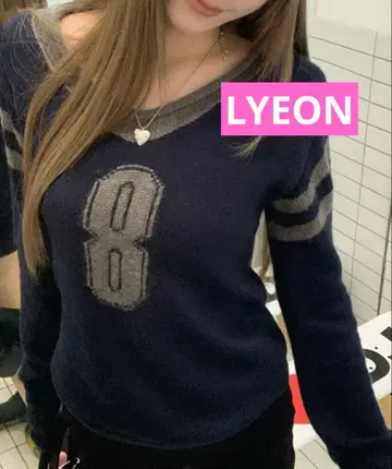 [ 완판템 ] LYEON 넘버링 V넥 니트 네이비 8 번호 포함