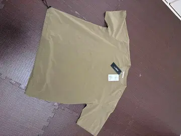 뷰티 앤 유스 베이지 T셔츠