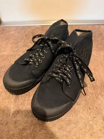 agnes b. 캔버스 스니커즈 41