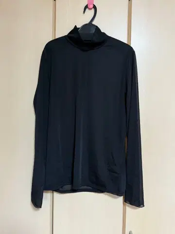 [1회 사용만] 노블 시어 스키니 하이넥 TOPS 블랙