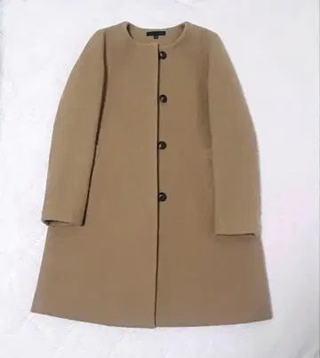 유니클로 베이지 롱 코트 버튼 포함