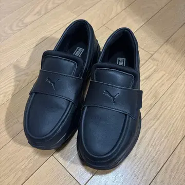 PUMA 블랙 로퍼