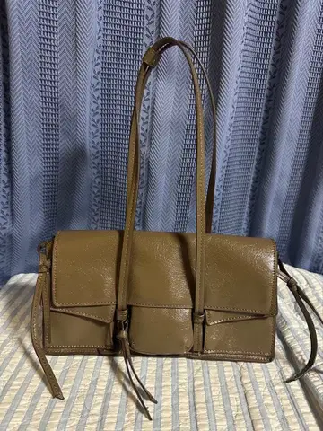 새상품 ZARA 카키 가죽 숄더백