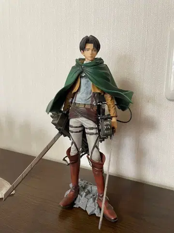 진격의 거인 리바이 피규어