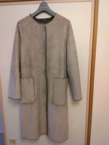 나노 유니버스/베이지 무스탕풍 롱 코트