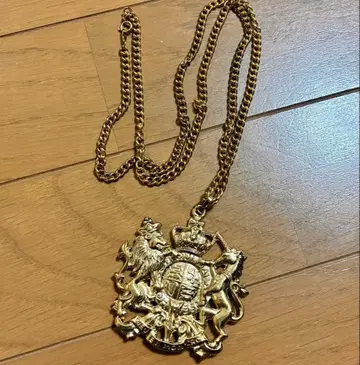 영국 문장 목걸이 개성파