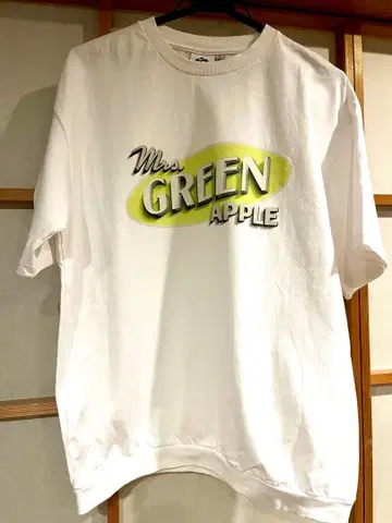 Mrs. GREEN APPLE 티셔츠 화이트
