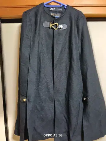 ZARA 블랙 케이프 코트