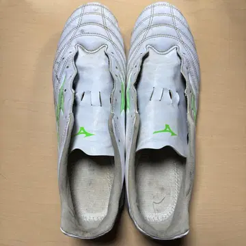 미즈노 축구화 화이트/그린