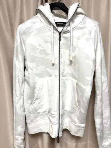 1PIU1UGUALE3 RELAX 화이트 카모 패턴 후드티