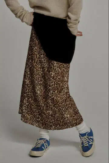 [ 새상품 ] Uhr 우아 니트 에이프런