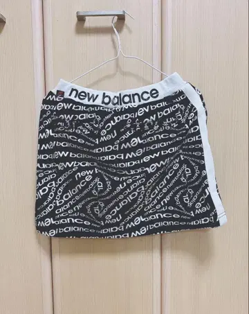 겨울용 뉴발란스 총 로고 스커트 S