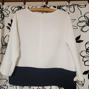 바이컬러 롱 슬리브 상의