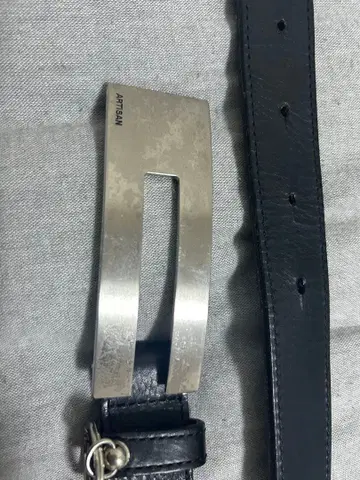 ARTISAN 블랙 가죽 벨트