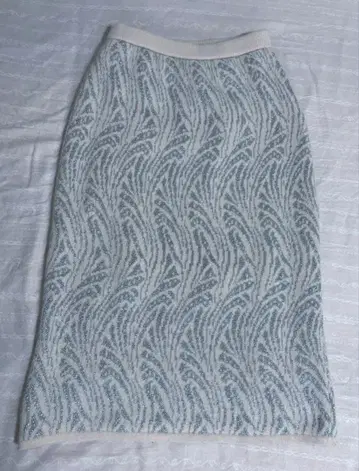 핑크 실버의 따뜻한 니트 스커트