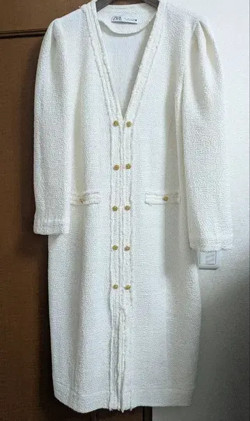 최종 가격 인하! ZARA 화이트 긴팔 무릎 기장 원피스