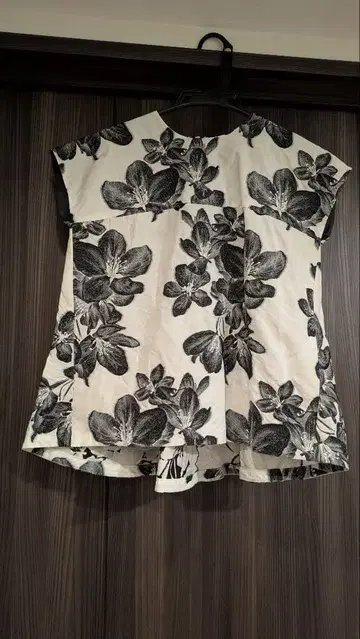 Klaon 플라워 프린트 슬리브리스