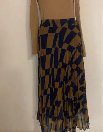 Hugo Boss 플리츠 스커트