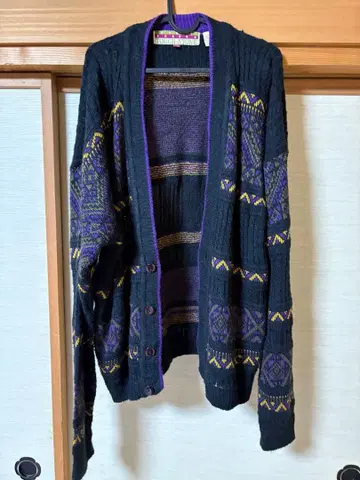 기하학 패턴 니트 가디건 블랙 보라색