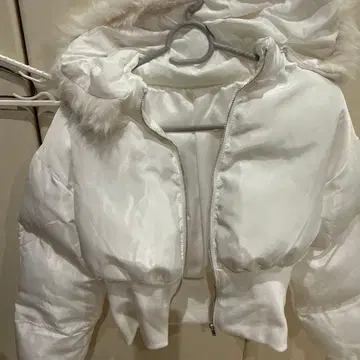 화이트 퍼 숏 다운 자켓