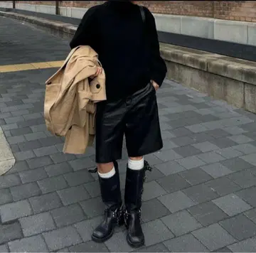 [ 가격 인하 중 ] oksoon 옥순 인조 가죽 하프 팬츠