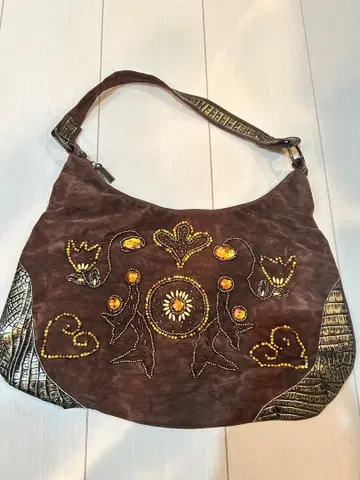 브라운 자수 숄더백